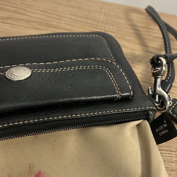 Coach, black leather wristlet - Picture 14 of 16